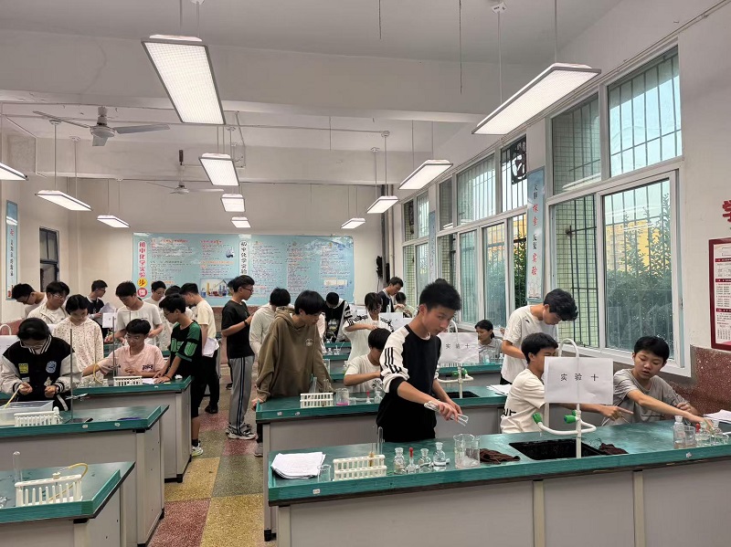 宜宾市南溪区桂溪中学圆满完成2025年理化生实验操作考试