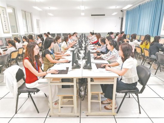 直击银川中考阅卷现场
